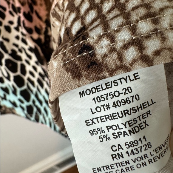 Tribal multi-colored short sleeve shirt size large - Picture 4 of 5